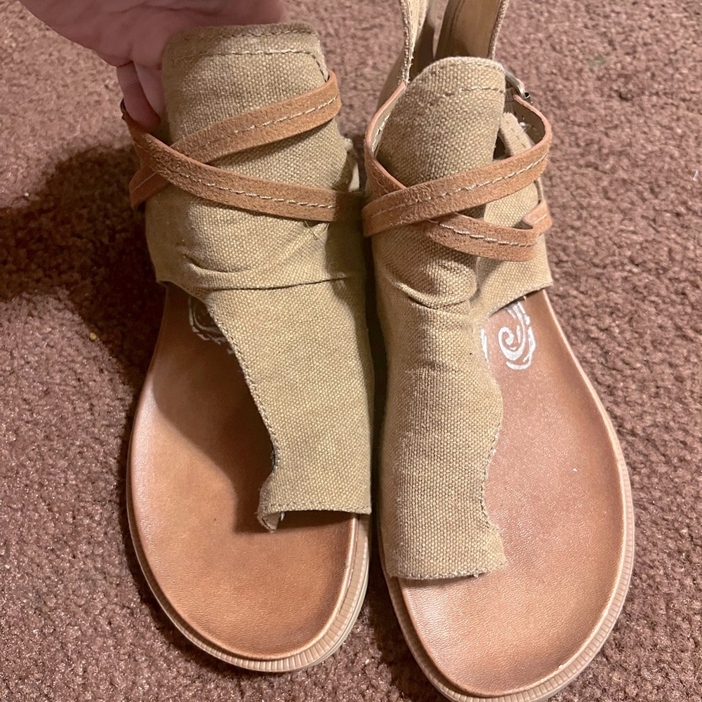 NWOT gypsy sandles. Size 8. Never worn